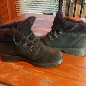 Sporto insulated snow boots.  Black fuzzy lined warm lace ups, size 6 1/2.